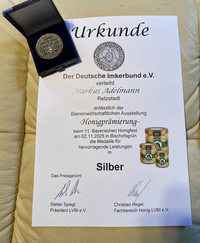 Silbermedaille und Urkunde der Bayerischen Honigprämierung 2025